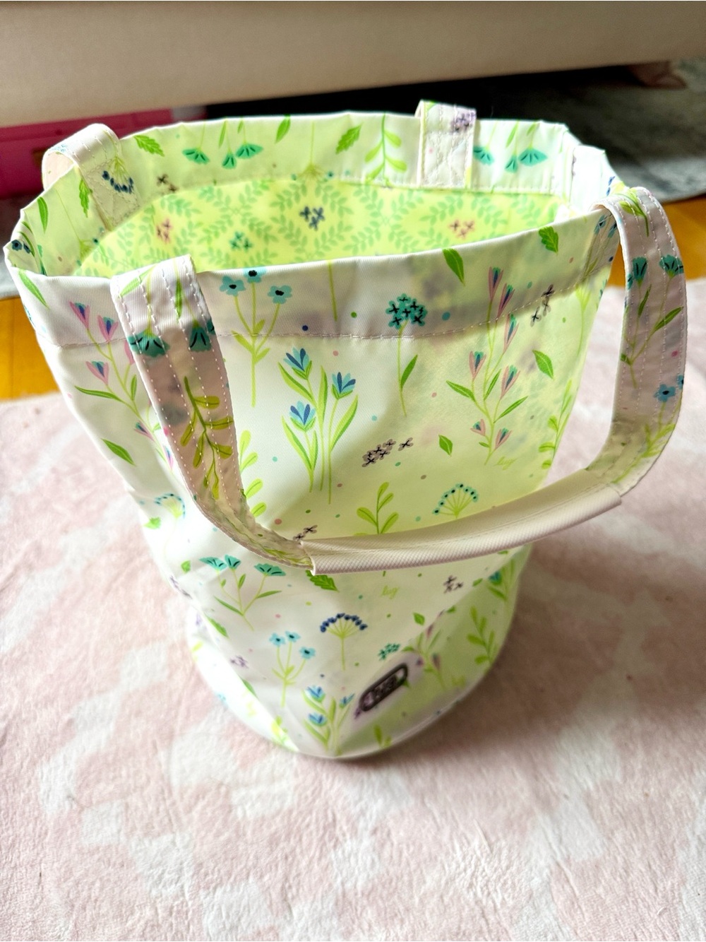 Lug Rocket Utility Tote in Meadow Retreat Like New - Picture 5 of 8